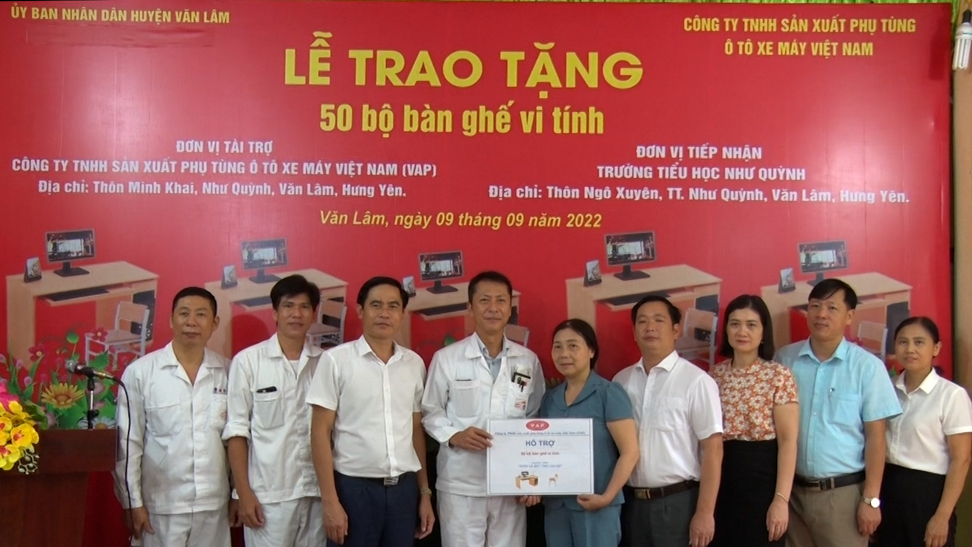   Công ty TNHH Sản xuất phụ tùng ô tô, xe máy Việt Nam (VAP): Trao tặng thiết bị học tập và vui chơi cho học sinh huyện Văn Lâm